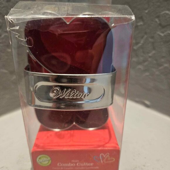 Wilton Combo Cutter Multi Cutting Tool Brownies Cookies Sandwiches Double Heart - Picture 1 of 3